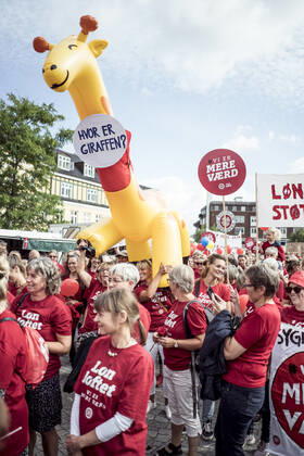 Prime Minister Mette Frederiksen S is visiting Torvet in Silkeborg on Saturday 14 August 2021 Several hundred nurses have turned up to talk to Mette Frederiksen, Silkeborg Denmark Copyright: MichaelDrost-Hansen,xmichaeldrosthansen@icloud.comxwww.michaeldrosthansen.com MichaelxDrost-Hansenx COP105 spdk20210814-115109-L