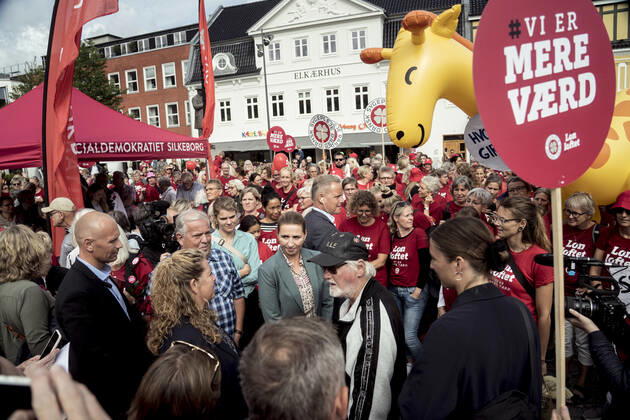 Prime Minister Mette Frederiksen S is visiting Torvet in Silkeborg on Saturday 14 August 2021 Several hundred nurses have turned up to talk to Mette Frederiksen, Silkeborg Denmark Copyright: MichaelDrost-Hansen,xmichaeldrosthansen@icloud.comxwww.michaeldrosthansen.com MichaelxDrost-Hansenx COP105 spdk20210814-120227-L