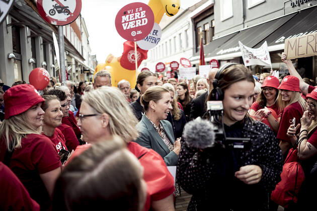 Prime Minister Mette Frederiksen S is visiting Torvet in Silkeborg on Saturday 14 August 2021 Several hundred nurses have turned up to talk to Mette Frederiksen, Silkeborg Denmark Copyright: MichaelDrost-Hansen,xmichaeldrosthansen@icloud.comxwww.michaeldrosthansen.com MichaelxDrost-Hansenx COP105 spdk20210814-120240-L