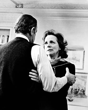 OSCARS: Beste Nebendarstellerin, PreistrÃ¤gerinnen 1971-1980 NETWORK, from left, William Holden, Beatrice Straight, 1976 Ref:MBDNETW EC030 PUBLICATIONXNOTxINxCANxCHNxFRAxITAxJPNxNORxPOLxRUSxESPxUKxUSA Copyright: xx MBDNETW EC030