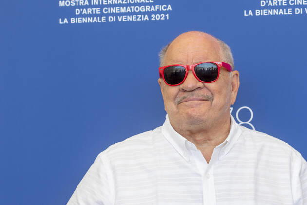 Filmfestspiele in Venedig, Photocall The Card Counter September 2, 2021, Paul Schrader poses at the photocall of The Card Counter during the 78th Venice Film Festival at Palazzo del Casino on the Lido in Venice, Italy, on 02 September 2021. - ZUMAm179 20210902_zep_m179_057 Copyright: xAlecxMichaelx