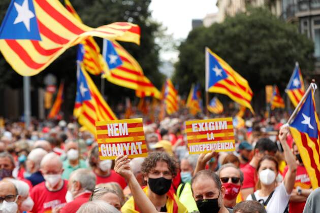 Bilder des Jahres 2021, News 09 September News Themen der Woche KW36 News Bilder des Tages People during a demonstration organized by ANC on occasion of the Day of Catalonia, Diada , on 11 september, in Barcelona, Catalonia,Spain. The Diada is celebrated annually on 11 September and marks the fall of Barcelona during the War of the Spanish Succession in 1714. Demonstration organized by ANC on occasion of the Day of Catalonia, Diada !ACHTUNG: NUR REDAKTIONELLE NUTZUNG! Copyright: xAlejandroxGarciax GRAF8135 20210911-d1a653526c3a9557157e6e7521cca0529831db66