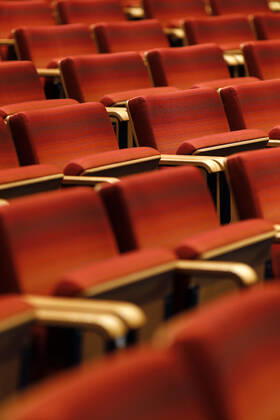 Empty rows of seats bear witness to the yawning emptiness in the Filmforum at the Museum Ludwig, where many film screenings had to be cancelled last year due to the pandemic The cultural sector has been hit hard economically by the corona pandemic and the accompanying corona rules such as 2G or 3G Topic image, symbol image Cologne, 14 09 2021 Foto:xC.xHardtx xFuturexImage