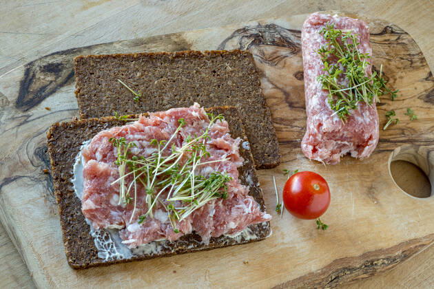 sandwich,smoked sausage,pumpernickel,sandwichs,smoked sausages,pumpernickels 2yo-fgj