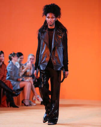 MARCELL VON BERLIN Spring Summer 2021 Runway Fashion Show - Runway BEVERLY HILLS, LOS ANGELES, CALIFORNIA, USA - SEPTEMBER 16: Model Denim Cole Braxton-Lewis walks the runway at the MARCELL VON BERLIN Spring Summer 2021 Runway Fashion Show held at the Sheats Goldstein Residence on September 16, 2021 in Beverly Hills, Los Angeles, California, United States. Beverly Hills California United States collin-marcellv210916_nptty Copyright: xImagexPressxAgencyx