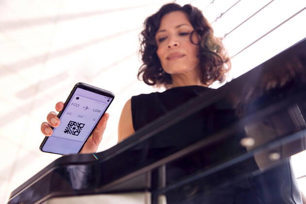 check in,boarding pass,qr code,eTicket,check-ins mmq-yt8 ,model released, Symbolfoto