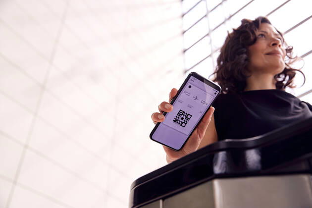 check in,boarding pass,qr code,eTicket,check-ins mmq-yt9 ,model released, Symbolfoto