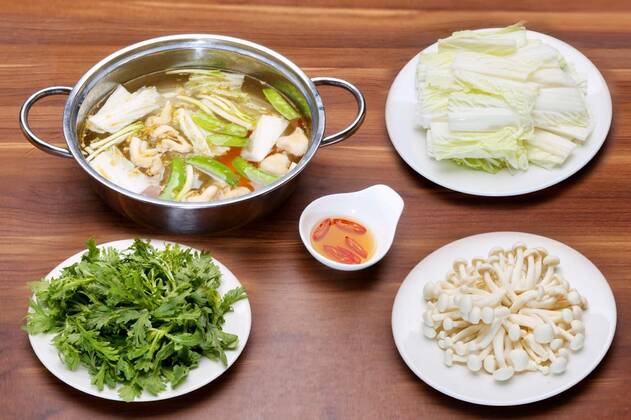  Prepared hot pot of seafood in Vietnamese style with mushroom, fish sauce, 11.10.2020, Copyright: xjamesboxx Panthermedia21574543