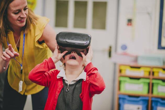  Virtual Reality Education model released, Symbolfotoproperty released, , 11.10.2020, Copyright: xDGLimagesx Panthermedia21614091