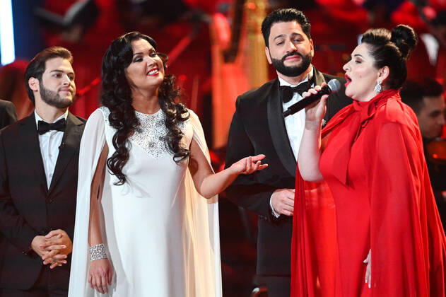 Russia Opera Singer Netrebko Anniversary 6653999 18.09.2021 Opera singer Anna Netrebko, second left, reacts during a concert marking her 50th birthday, at the State Kremlin Palace, Moscow, Russia. Ramil Sitdikov Sputnik Moscow Russia  Copyright: xRamilxSitdikovx