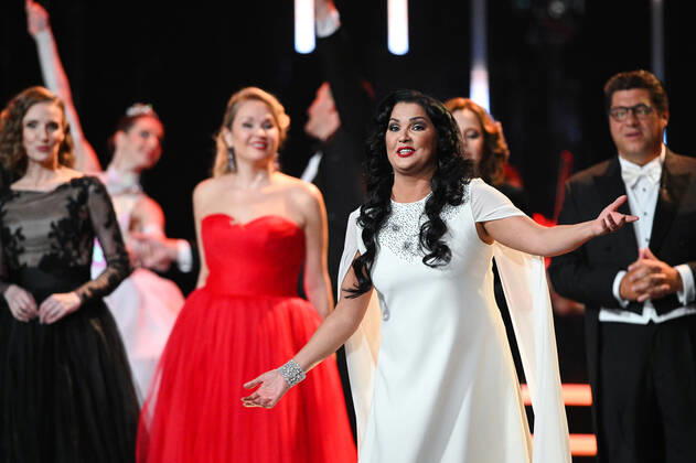 Russia Opera Singer Netrebko Anniversary 6654005 18.09.2021 Opera singer Anna Netrebko, at the foreground, reacts during a concert marking her 50th birthday, at the State Kremlin Palace, Moscow, Russia. Ramil Sitdikov Sputnik Moscow Russia  Copyright: xRamilxSitdikovx