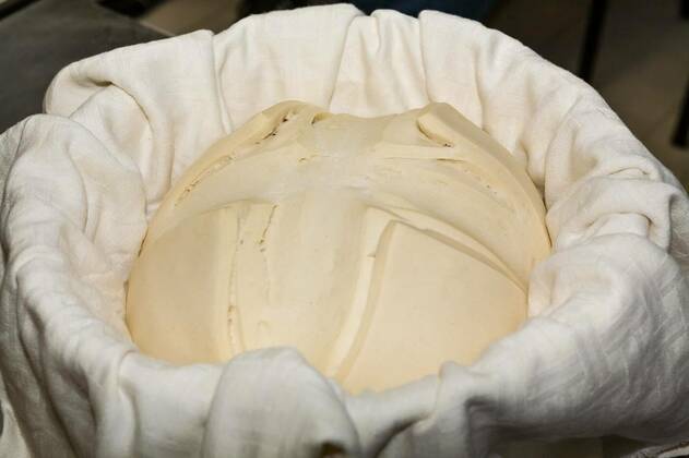 Yeast mother wrapped in a cloth, 12.10.2020, Copyright: xLuigiMorbidellix Panthermedia22036925