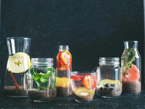  Differnet chia water in glass, copy space, 12.10.2020, Copyright: xFascinadorax Panthermedia25942442