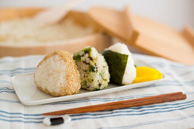  Rice Ball Onigiri , 12.10.2020, Copyright: xJasonCarrx Panthermedia25987500