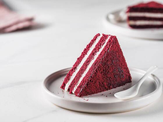  Piece of red velvet cake with perfect texture, 12.10.2020, Copyright: xFascinadorax Panthermedia26030330
