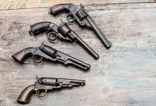  Historic pistols in a collectors exhibit, 12.10.2020, Copyright: xahmetnaimx Panthermedia26039908