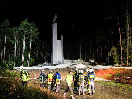 NRW wind power plant near Haltern am See completely collapsed inauguration would have been on 30 9 party tents stand near 6 million euros damage according to initial data wind power plant near Haltern am See NRW in the forest completely fallen apart 6 million euros damage according to initial data North Rhine-Westphalia, 45721 Haltern am See, Germany Copyright: 7aktuell.dex xM.xGruber