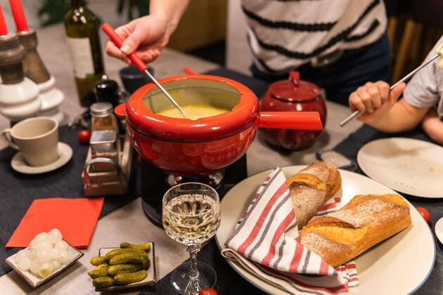  Swiss cheese fondue, 13.10.2020, Copyright: xdoupixx Panthermedia26332077