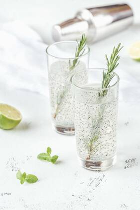  Two glasses of basil seed drink, 13.10.2020, Copyright: xAlex9500x Panthermedia26641859