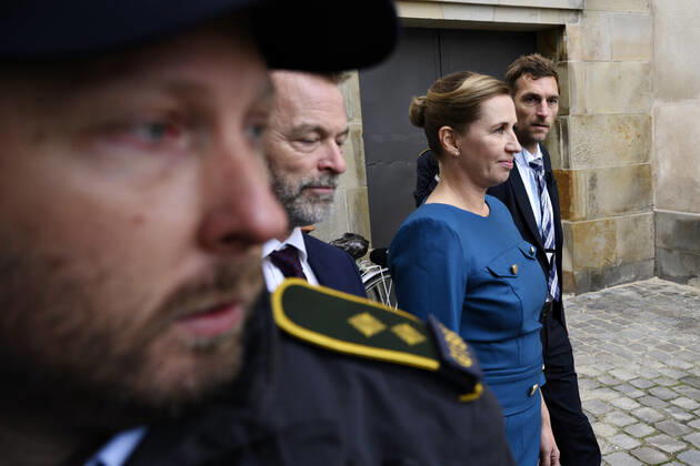 Prime Minister Mette Frederiksen S and her husband Bo Tengberg arrive for worship in connection with the opening of the Folketing in Christiansborg Castle Church in Copenhagen on Tuesday 5 October 2021, Copenhagen Denmark Copyright: PhilipxDavali PhilipxDavalix cop102 spdk20211005-185536-L