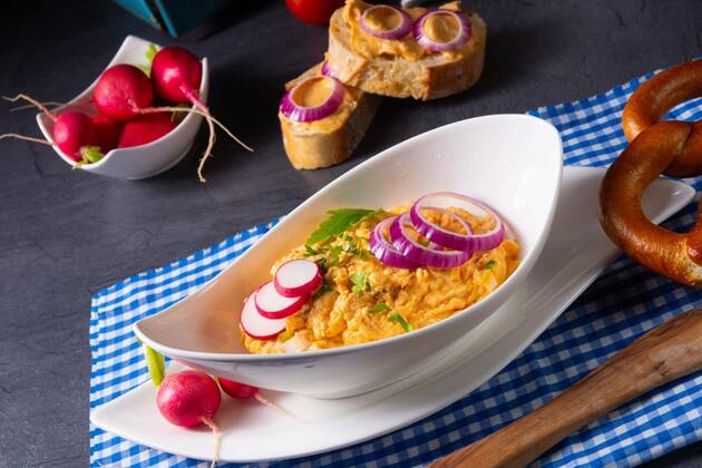  The perfect Bavarian obazda with radishes and onions, 13.10.2020, Copyright: xDar1930x Panthermedia27262252