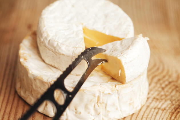 a piece of Brie cheese Copyright: xx 7400354