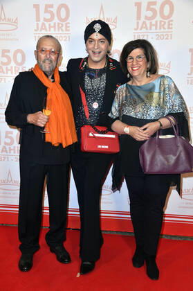 Leonhard R Müller, Julian F M Stoeckel and Judith Stückler at the presentation of the Askania Award 2021 and the 150 years Askania anniversary celebration at the Capital Club Berlin, 15 10 2021 Foto:xN.xKubelkax xFuturexImage