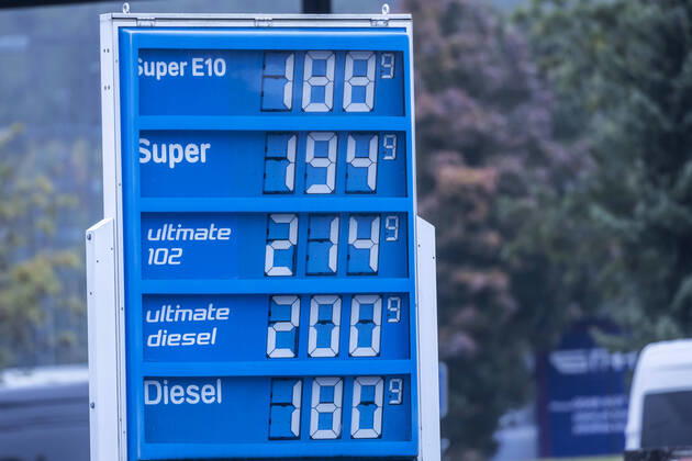Fuel prices go through the roof The price of diesel is at an all-time high At the Sindelfinger Wald service area in Baden Württemberg, diesel ultimate already costs over two euros per litre 18 10 2021 DEU, Germany, Baden Württemberg, Sindelfingen