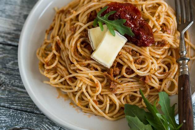  Italian Pasta with sun-dried tomato pesto and brie cheese., 13.10.2020, Copyright: xIvannax Panthermedia27632272