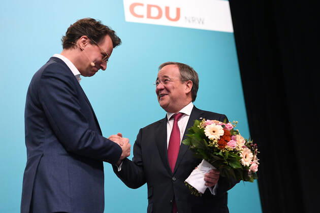 43 State Party Congress of the CDU North Rhine-Westphalia on 23 10 2021 in the Stadthalle in Bielefeld Hendrik Wüst State Chairman CDU North Rhine-Westphalia , left Armin Laschet Minister President North Rhine-Westphalia , right xRx