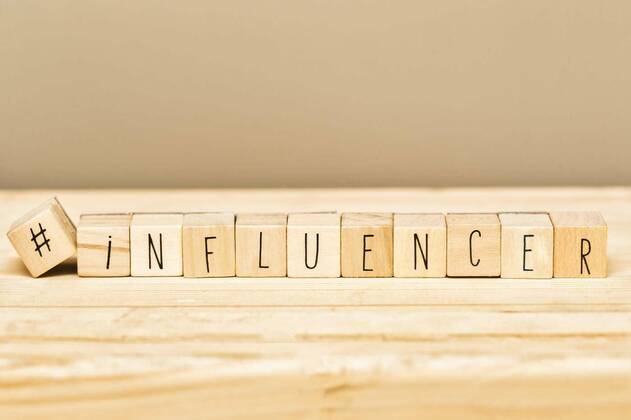  Wooden cubes with a hashtag and the word Influencer, social media concept and background, 14.10.2020, Copyright: xCerrophotographyx Panthermedia28476477