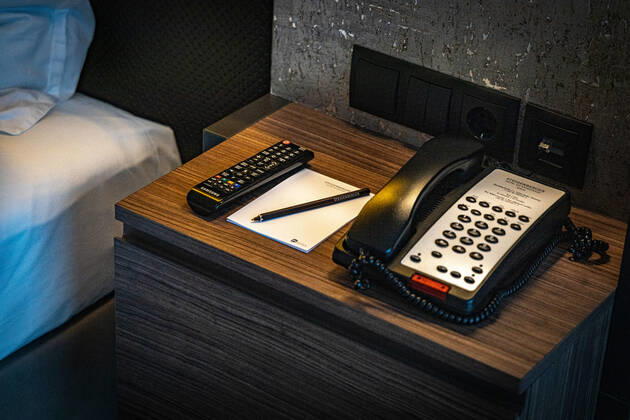 DEU, Germany, Berlin, 24 10 2021 Steigenberger Hotel Am Kanzleramt, hotel room Deutsche Hospitality, formerly Steigenberger Hotel Group, owned by Huazhu Group Notepad, telephone