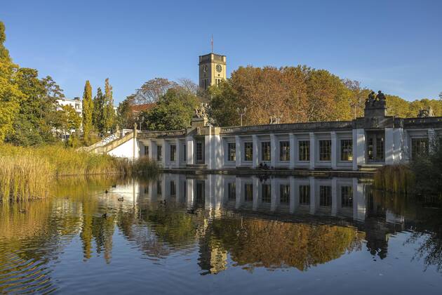 Autumn, Duck Pond, Carl Zuckmayer Bridge with U Station Rathaus Schöneberg, Rudolph Wilde Park, Schöneberg, Tempelhof Schöneberg, Berlin, Germany