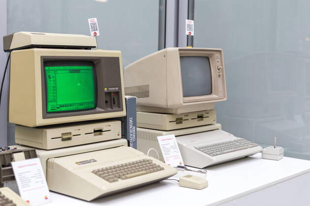 MOSCOW, RUSSIA - JUNE 11, 2018: Old original Apple Mac computer in museum in Moscow Russia MOSCOW, RUSSIA - JUNE 11, 2018: Old original Apple Mac computer in Apple museum in Moscow Russia Copyright: xx 39086014