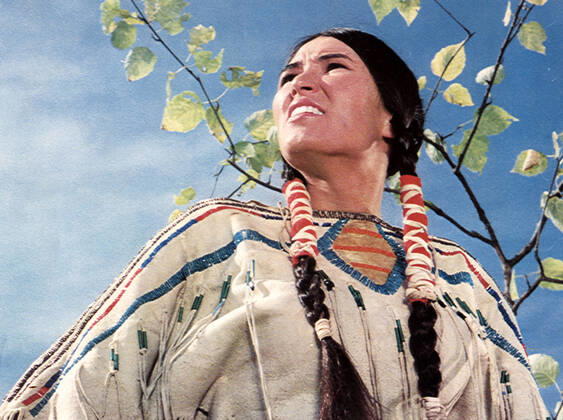 WINTERHAWK WINTERHAWK US 1975 SACHEEN LITTLEFEATHER Date: 1975. Strictly editorial use only in conjunction with the promotion of the film. Credit line mandatory. This image is copyright of the film company and is supplied under the terms of issue as film still. No commercial or book cover use permitted without prior consent from the film company.  Mandatory credit line: Courtesy Ronald Grant Mary Evans