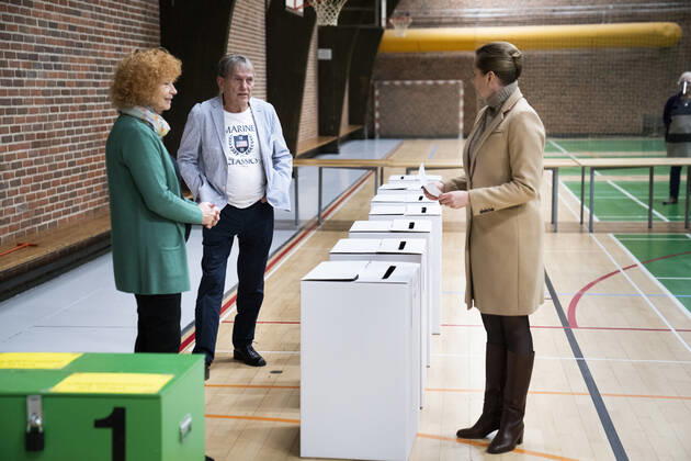 Prime Minister Mette Frederiksen S votes in Hareskov Tuesday 16 November 2021 On 16 November there are local elections and regional council elections in Denmark, Copenhagen Denmark Copyright: MartinxSylvestx cop114 spdk20211116-110556-L