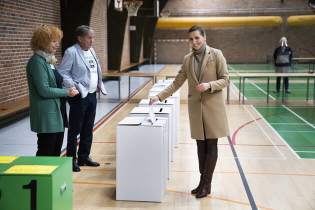 Prime Minister Mette Frederiksen S votes in Hareskov Tuesday 16 November 2021 On 16 November there are local elections and regional council elections in Denmark, Copenhagen Denmark Copyright: MartinxSylvestx cop114 spdk20211116-110641-L