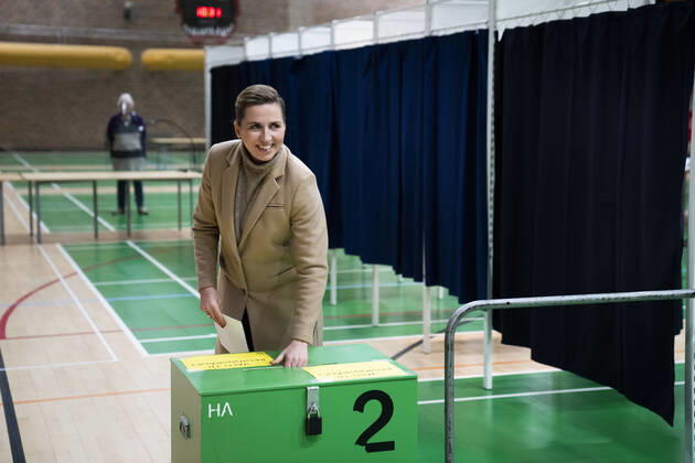 Prime Minister Mette Frederiksen S votes in Hareskov Tuesday 16 November 2021 On 16 November there are local elections and regional council elections in Denmark, Copenhagen Denmark Copyright: MartinxSylvestx cop114 spdk20211116-110651-L