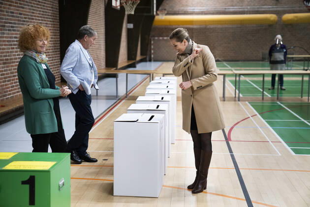 Prime Minister Mette Frederiksen S votes in Hareskov Tuesday 16 November 2021 On 16 November there are local elections and regional council elections in Denmark, Copenhagen Denmark Copyright: MartinxSylvestx cop114 spdk20211116-110658-L