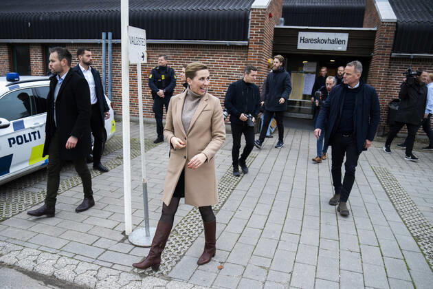 Prime Minister Mette Frederiksen S votes in Hareskov Tuesday 16 November 2021 On 16 November there are local elections and regional council elections in Denmark, Copenhagen Denmark Copyright: MartinxSylvestx cop114 spdk20211116-110805-L