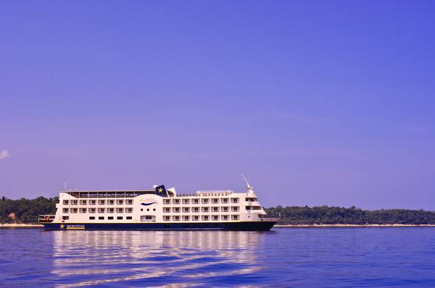 Iberostar Grand Amazon Cruise Ship on the Amazon River , Brazil, Amazon region Iberostar Grand Amazon Cruise Ship on the Amazon River, Brazil, Amazon region BLWS657112 Copyright: xblickwinkel McPHOTO M.xDeFreitasx