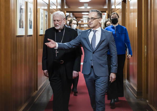 Federal Foreign Minister Heiko Maas SPD meets Paul Gallagher, Archbishop of the Roman Catholic Church Berlin, 29 11 2021 Berlin Germany Copyright: xXanderxHeinl photothek.dex