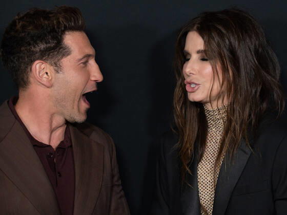 30 November 2021 - Los Angeles, California - Jon Bernthal and Sandra Bullock. The Los Angeles premiere of Netflix s The Unforgivable Hollywood USA - ZUMAa123 20211130_zaa_a123_047 Copyright: xBillyxBennightx