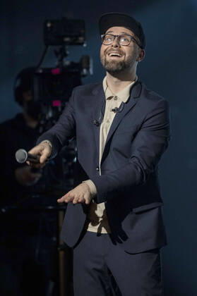 Mark Forster at the recording of the TV show MDR Sputnik presents Friends of Mark Forster at the Carl Maria von Weber Theater Bernburg, 07 12 2021 Foto:xM.xKremerx xFuturexImage