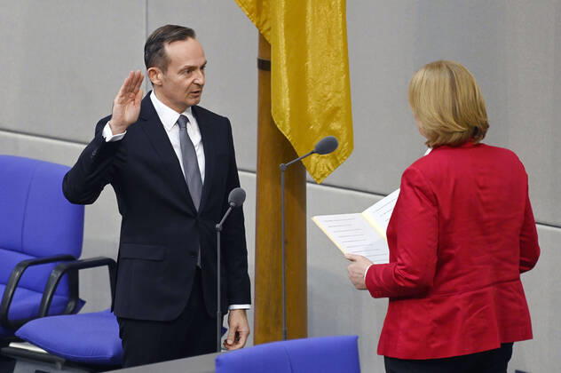 Volker Wissing, Federal Minister for Digital Affairs and Transport, and Bärbel Bas taking the oath of office at the 5 session of the German Bundestag in the Reichstag building Berlin, 08 12 2021 Foto:xF.xKernx xFuturexImage