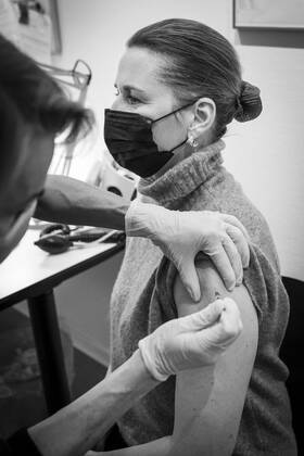 Prime Minister Mette Frederiksen S receives her third covid vaccination in Ballerup, Monday 13 December 2021, Ballerup Denmark Copyright: RitzauxScanpix MadsxClausxRasmussenx cop108 spdk20211213-155210-L