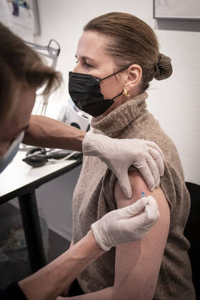 Prime Minister Mette Frederiksen S receives her third covid vaccination in Ballerup, Monday 13 December 2021, Ballerup Denmark Copyright: RitzauxScanpix MadsxClausxRasmussenx cop108 spdk20211213-155216-L