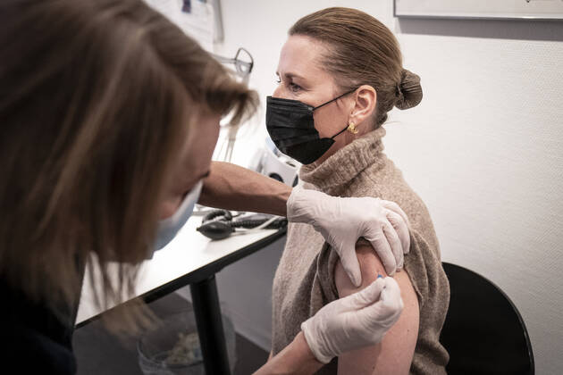 Prime Minister Mette Frederiksen S receives her third covid vaccination in Ballerup, Monday 13 December 2021, Ballerup Denmark Copyright: RitzauxScanpix MadsxClausxRasmussenx cop108 spdk20211213-155226-L