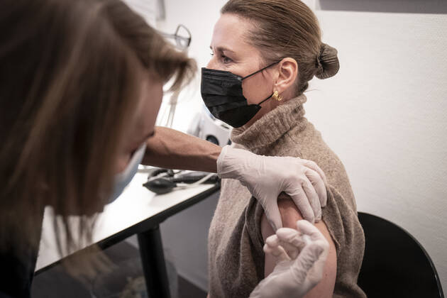 Prime Minister Mette Frederiksen S receives her third covid vaccination in Ballerup, Monday 13 December 2021, Ballerup Denmark Copyright: RitzauxScanpix MadsxClausxRasmussenx cop108 spdk20211213-155239-L