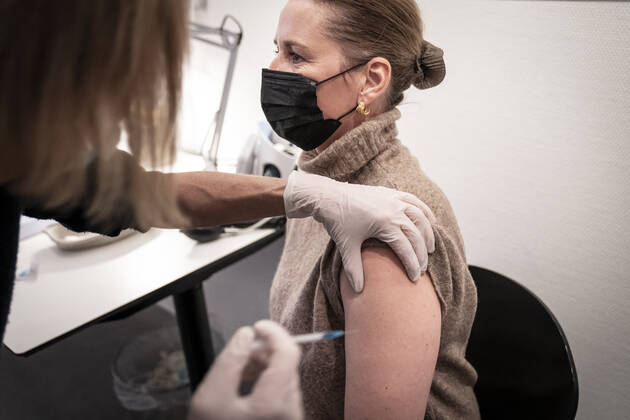 Prime Minister Mette Frederiksen S receives her third covid vaccination in Ballerup, Monday 13 December 2021, Ballerup Denmark Copyright: RitzauxScanpix MadsxClausxRasmussenx cop108 spdk20211213-155246-L